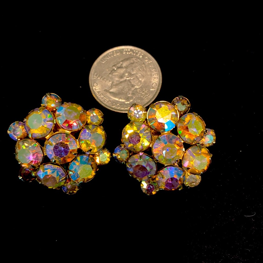 Vintage Aurora Borealis WeissClip on Earrings